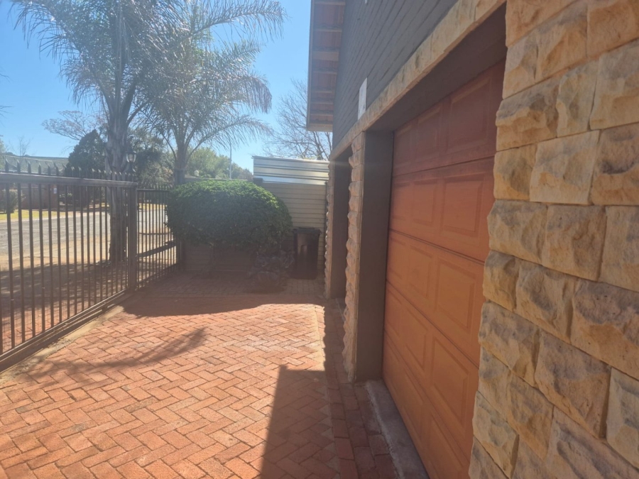 4 Bedroom Property for Sale in Fichardt Park Free State